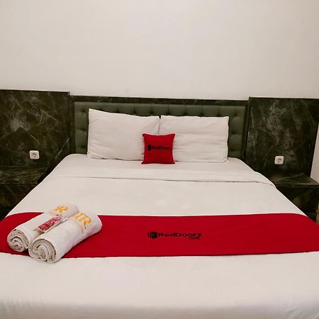 RedDoorz At Sukomanunggal Surabaya Bagian luar foto