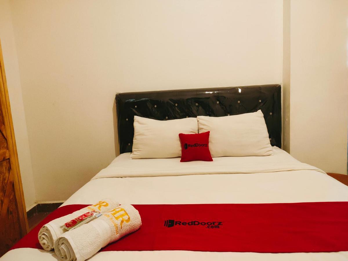 RedDoorz At Sukomanunggal Surabaya Bagian luar foto