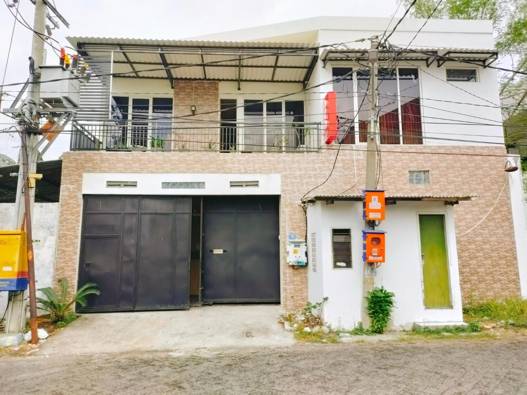 RedDoorz At Sukomanunggal Surabaya Bagian luar foto